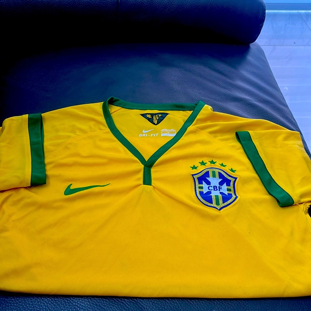 Nike 🇧🇷 Large jersey. Dry fit, excellent condition